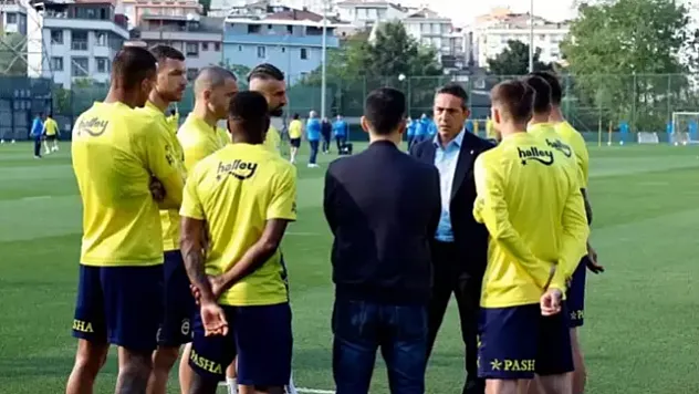 Fenerbahçe'de 16 isimle yollar ayrılıyor