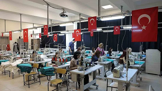 Tekstil ürünleri üniversite öğrencilerinin elinden çıkıyor