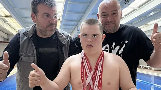 Down sendromlu Pınar Yüzmede 15 madalya kazandı