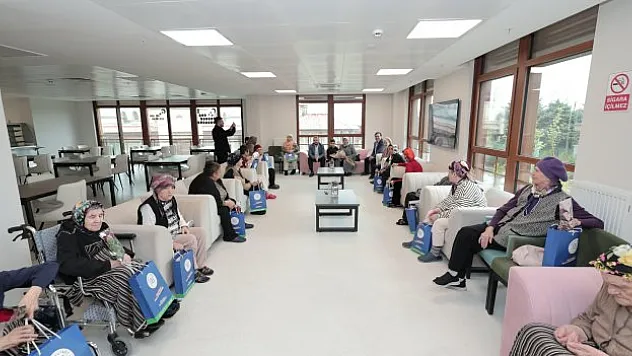 Darülaceze'de Anneler Günü