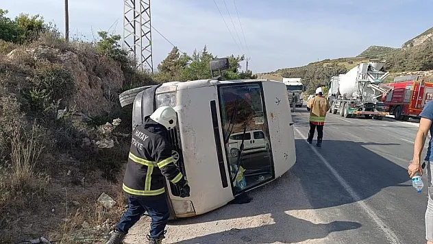 2 minibüs çarpıştı 3 kişi yaralandı