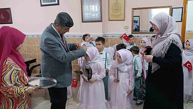 Kur'an ile tanışan minikler için program düzenlendi