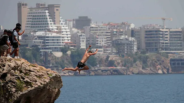 Falezlerden ölümüne atlayış