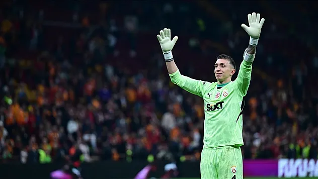 Fernando Muslera'nın gözü rekorda