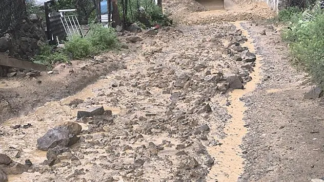 Sağanak yağış zor anlar yaşattı