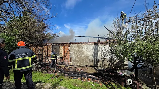 Tek katlı ev alevlere teslim oldu