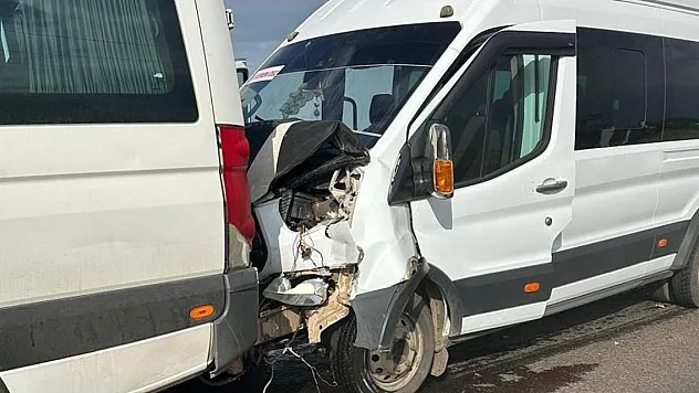 Öğretmen servisleri kaza yaptı