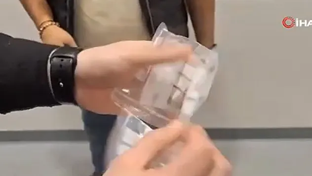 Kaçak pırlanta ve zümrüt polise takıldı