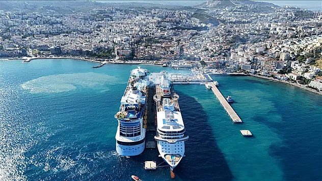 Kuşadası'na 8 bin 560 turist geldi