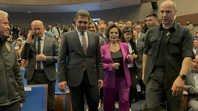 'Ya üreten ya da abone olan bir ülke olacağız'