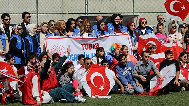 Uçurtma şenliğinde doyasıya eğlendiler