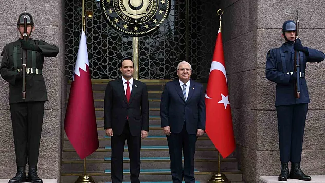 Savunma İşlerinden Sorumlu Devlet Bakanı Al Sani ile bir araya geldi