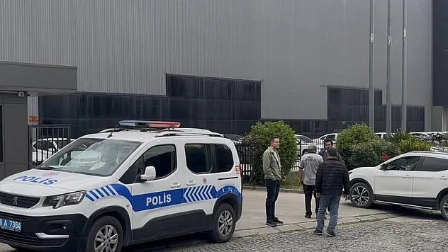 İş makinesinin altında kaldı