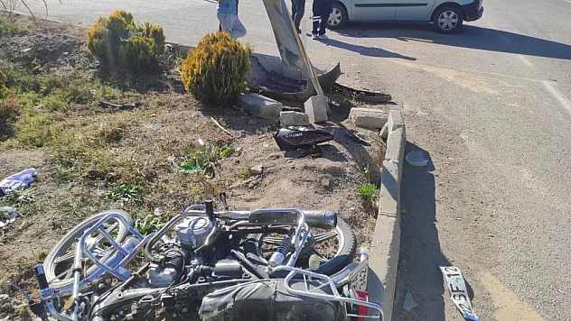 Kamyonet ile motosikletin çarpıştı 2 yaralı