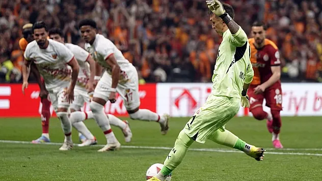 Fernando Muslera'dan penaltıdan gol