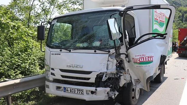 Kamyonet otomobile çarptı: 2 yaralı