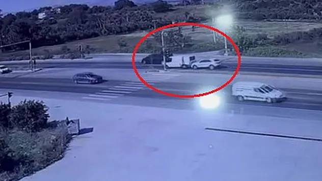 Kırmızı ışık ihlali kaza getirdi