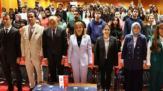 'Bilişim Çağında Dezenformasyon'