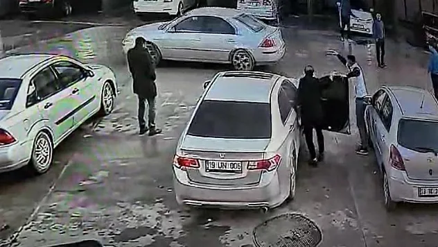 Benzin istasyonundaki saldırı anı güvenlik kamerasına yansıdı