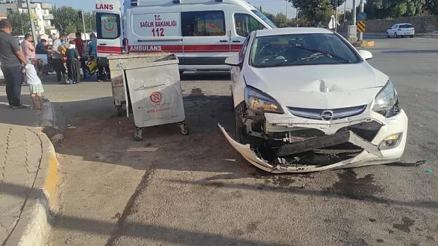 İki otomobil çarpıştı: 2 yaralı