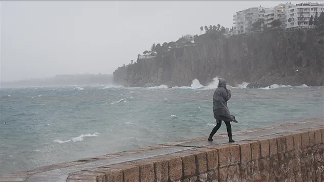 Akdeniz'in batısı için fırtına uyarısı