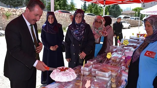 Hayır Çarşısı'na yoğun ilgi
