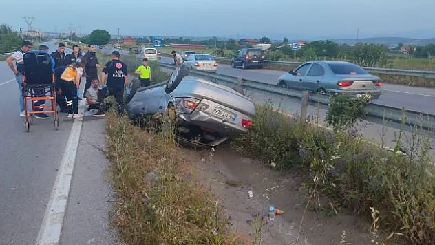 Devrilen otomobilin sürücüsü yaralandı