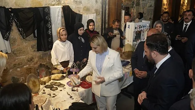 Atık malzemelerden sanat eserleri