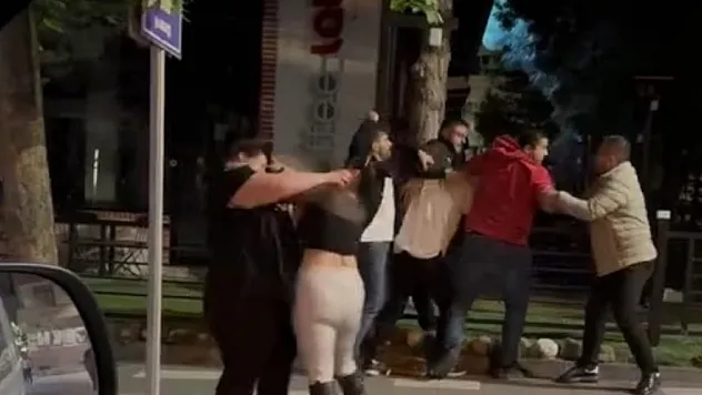 Sokak ortasında kavga