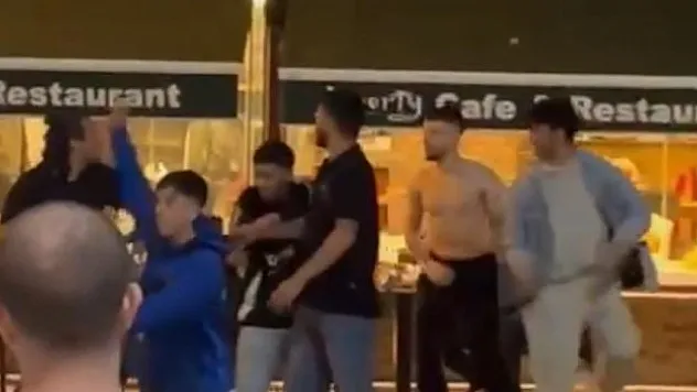 Sandalyeler havada uçuştu