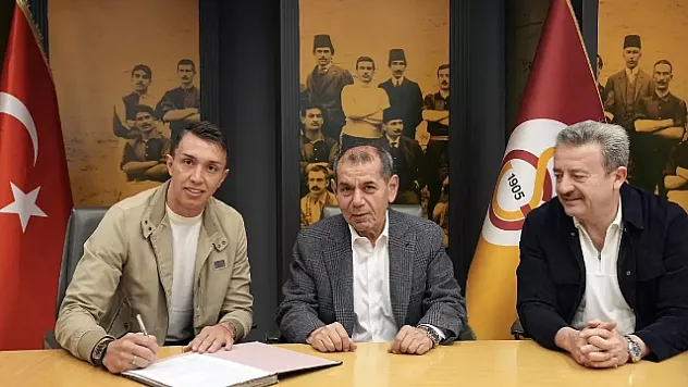 Galatasaray'da Muslera ile sürpriz imza