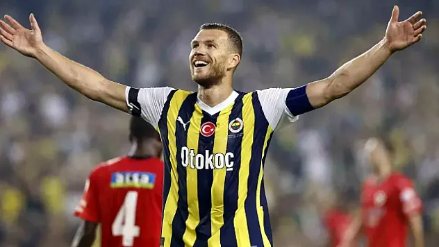 Edin Dzeko, Fenerbahçe'de tarihe geçti