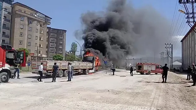 Maden yüklü tır alev topuna döndü