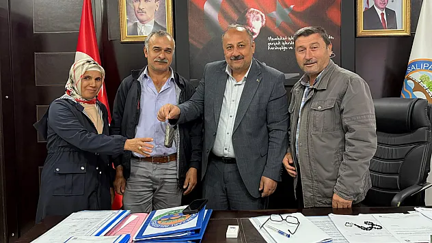 Araçta unutulan cüzdanı sahibine ulaştı