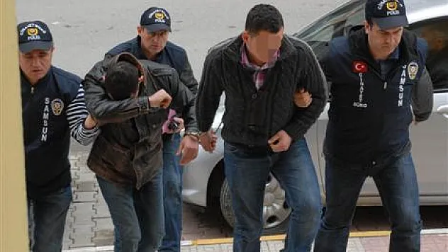 Silahlı saldırganlar adliyede