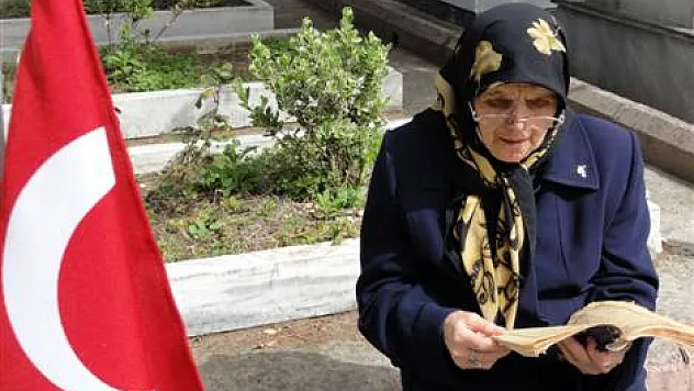 20 Yıldır Şehit Oğlunun Üniformasını Kokluyor