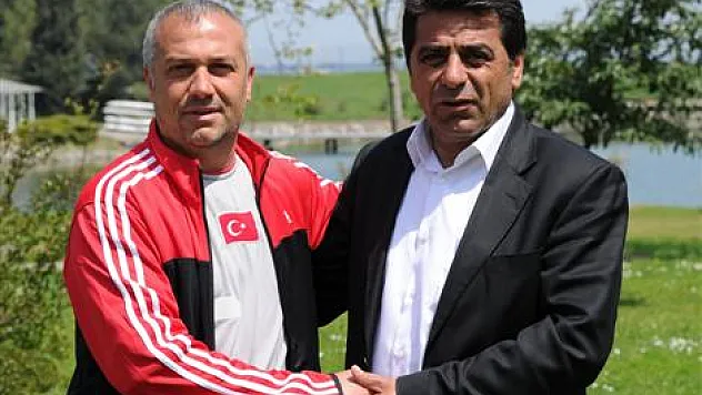 Bayrak, Samsunspor U15 Antrenörünü Tebrik Etti