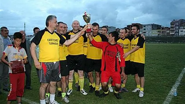 İhtiyar delikanlılar sahaya çıkıyor