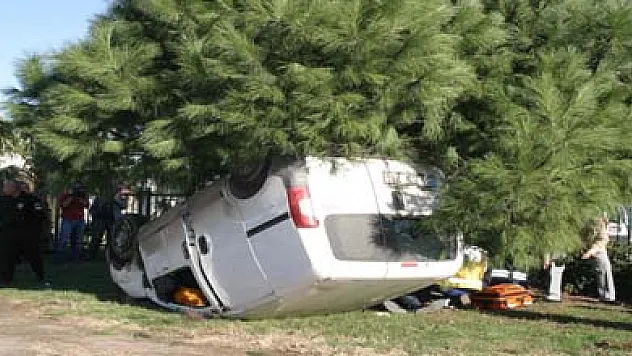 Kamyonet takla attı