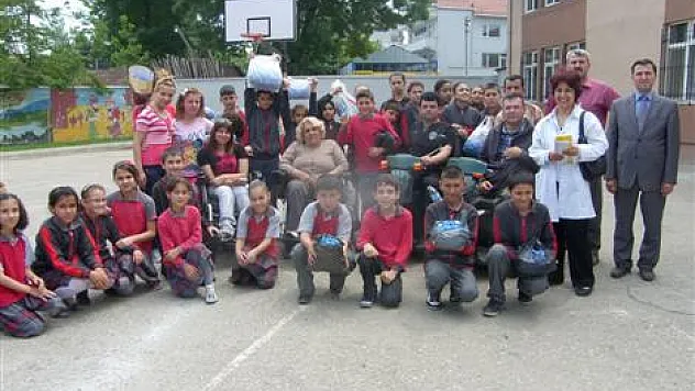 Öğrenciler 10 Bin Kapak Topladı