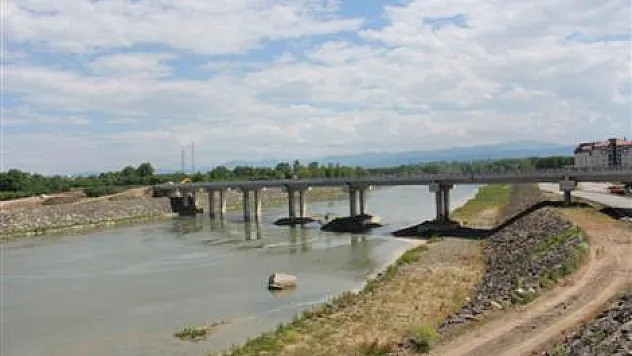 TOKİ Köprüsü vardı, şimdi de yolu oluyor