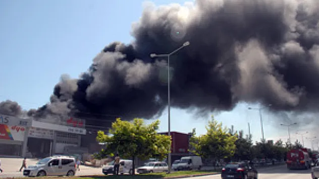 Yapı malzeme fabrikasında yangın