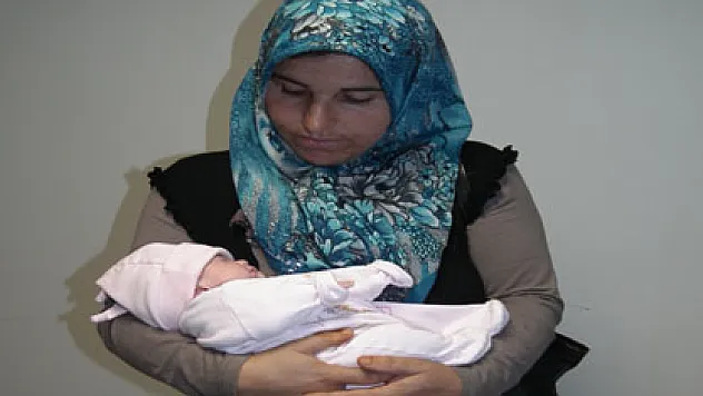 500 gramlık Yaren bebek hayata tutundu