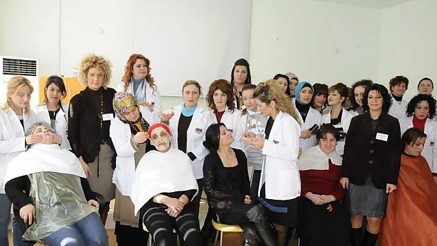 Kursiyerlerden mahalleliye uygulamalı bakım