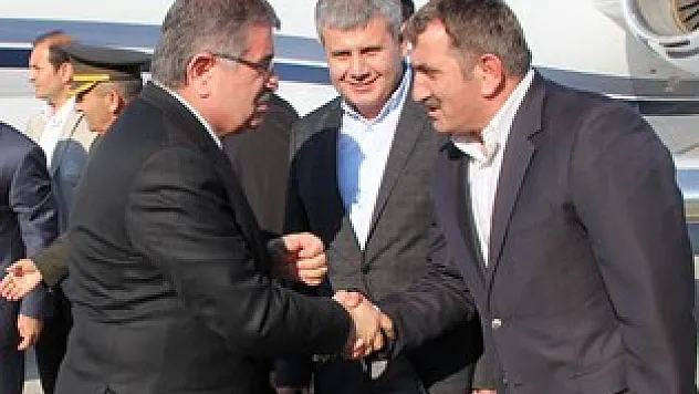 Ak Parti'liler Ve Chp'liler Havaalanında Karşılaştı