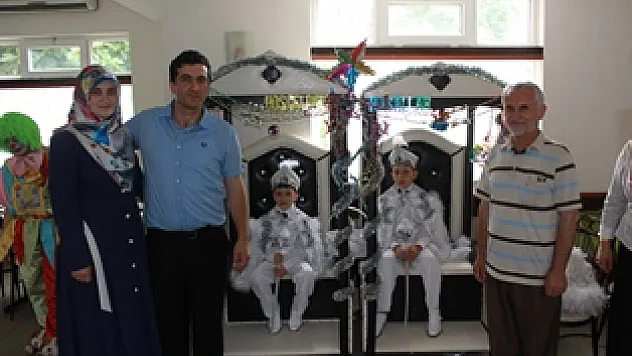 Atasoy ve Aslan Aileleri torunlarının sünnet mutluğunu yaşadı.
