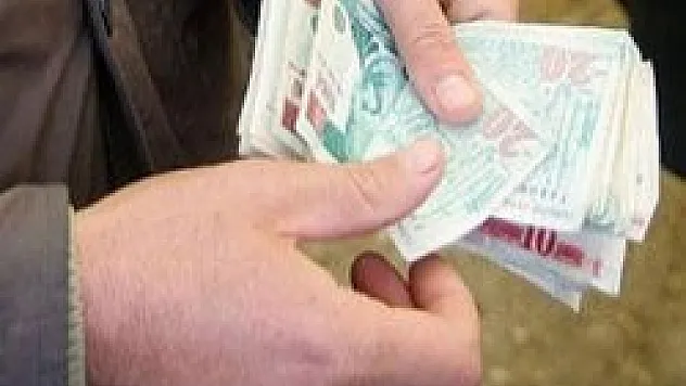 Memurun yüzde 4'lük zammı yüzde 5 vergiyle gitti