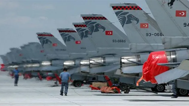 Pilotlar şehit oldu