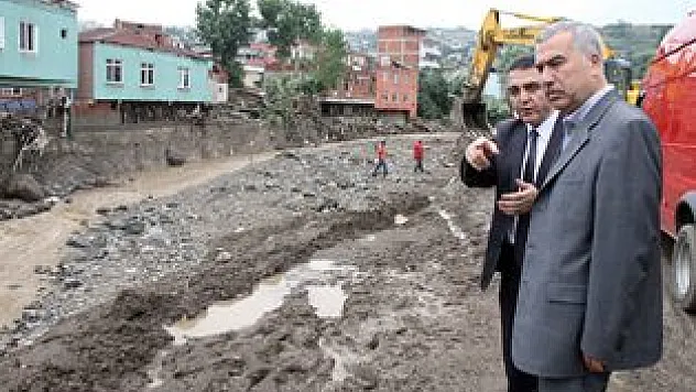 Demir sel bölgesinde incelemede bulundu