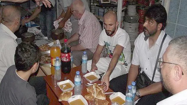 Pakgör'den sokakta iftara büyük ilgi